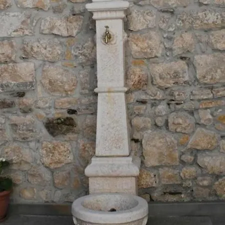 Boutique Osumi 3* בראט